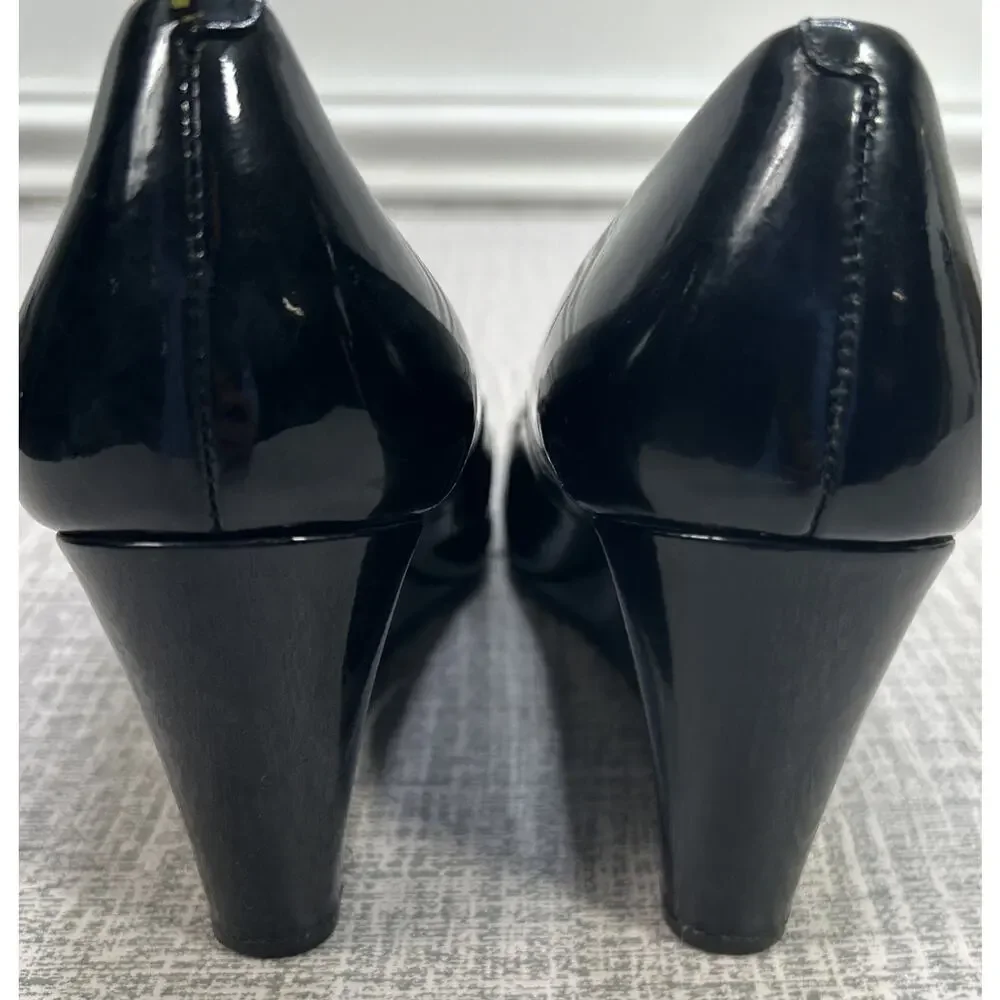 Tory Burch Gigi Black Patent Leather Classic Pumps Wedge Shoe 8.5 Gold T Logo